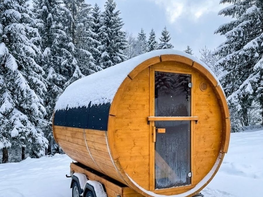 Fasssauna im Schnee